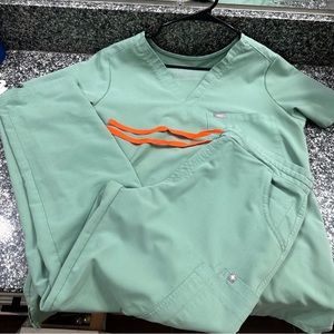 Figs petite Surgeon green